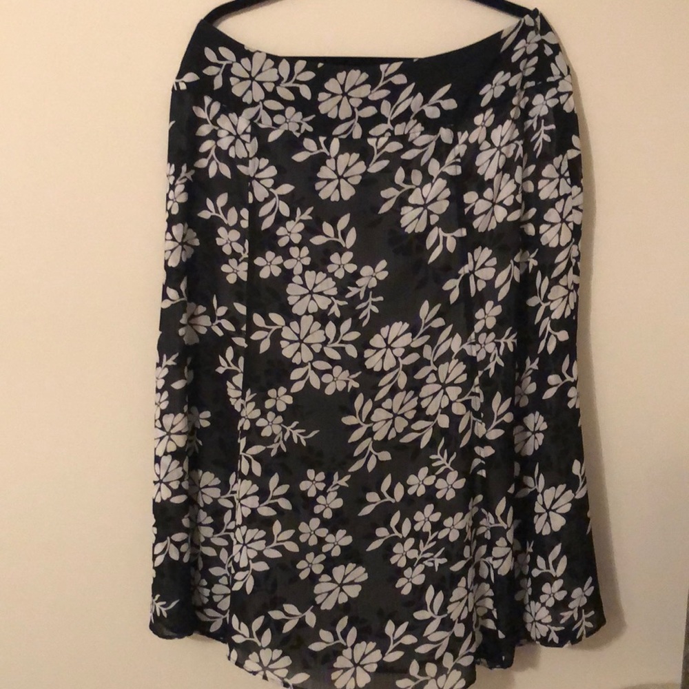 Ladies Requirements Floral Skirt Size 14
